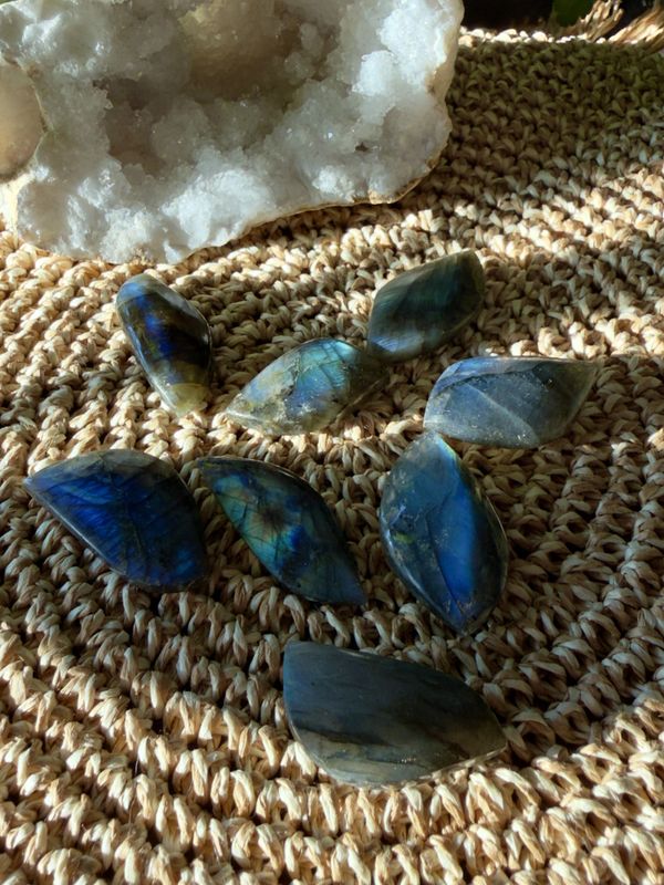 Labradoritt cabochon 