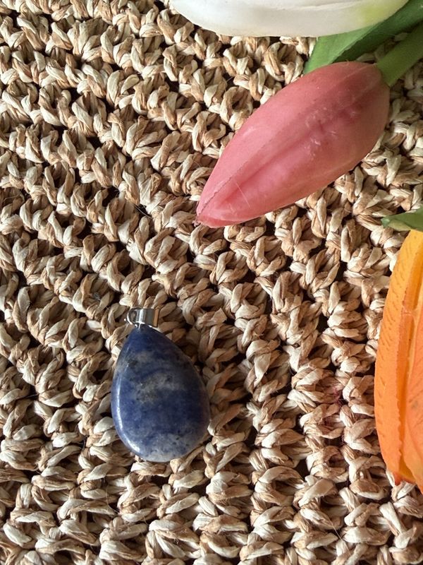 Anheng dråpe, sodalitt. 8x20 mm